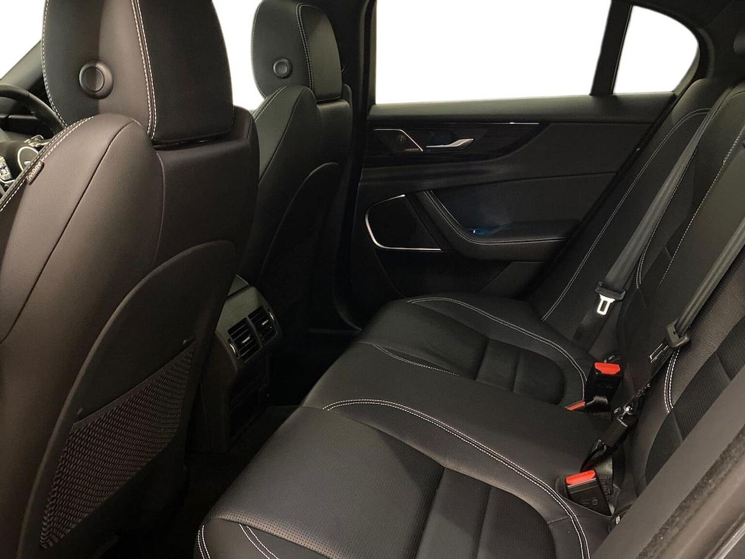 Used Jaguar XE 2023 for sale - 76357878: Photo 4