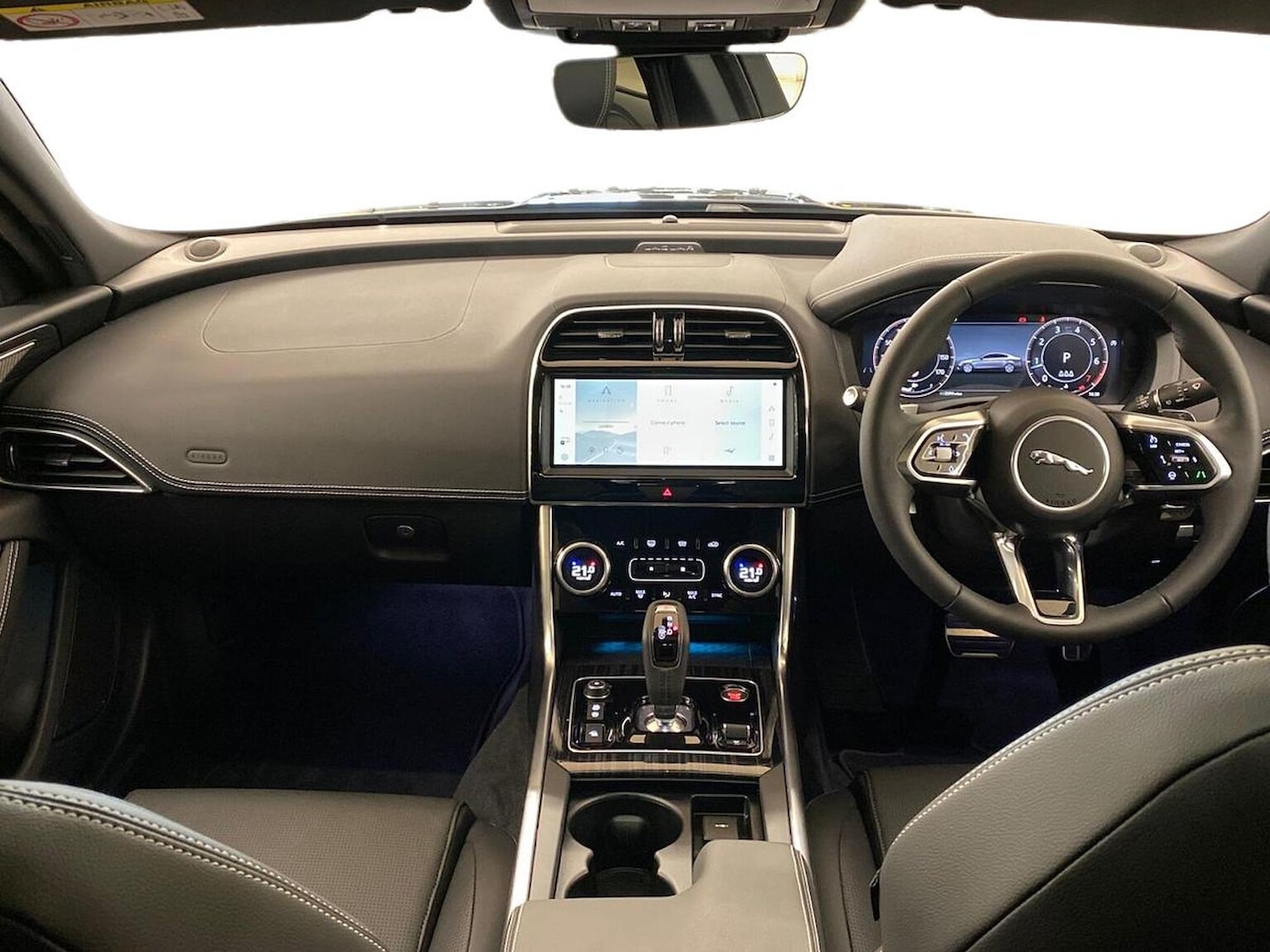 Used Jaguar XE 2023 for sale - 76357878: Photo 9