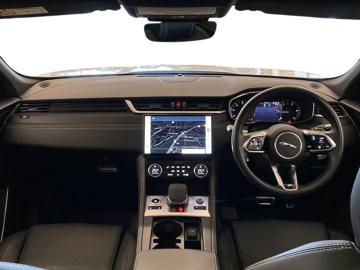 Used Jaguar F-Pace 2022 for sale - 76682650: Photo 9