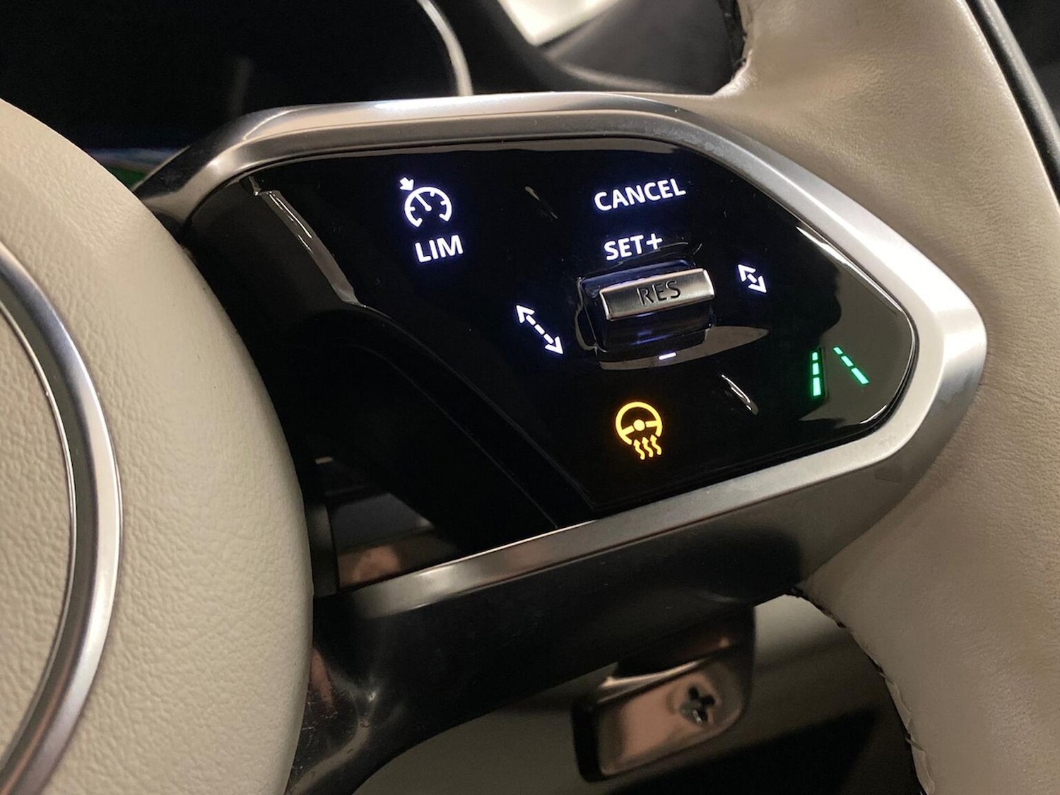 Used Jaguar F-Pace 2023 for sale - 76918981: Photo 30