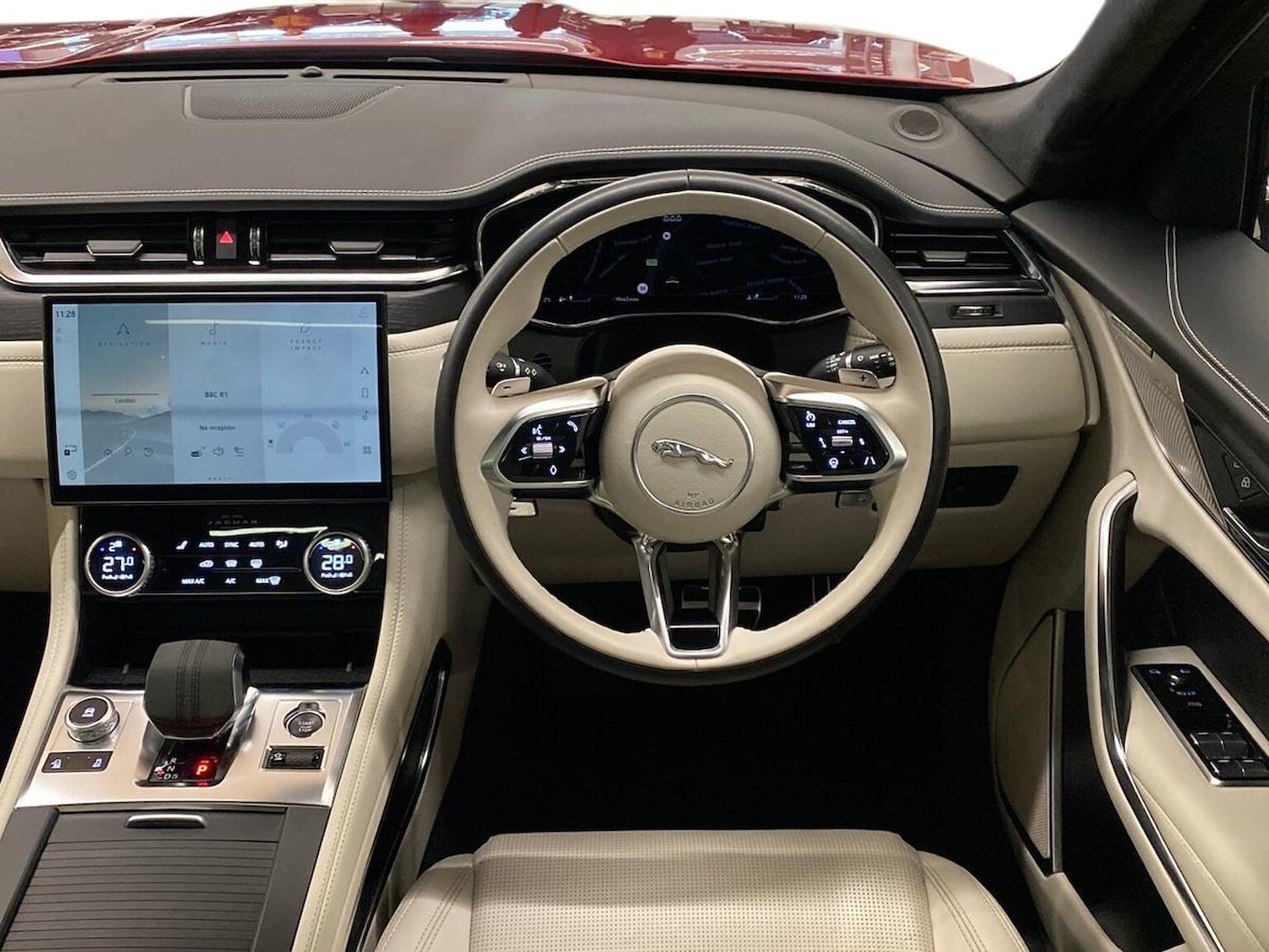 Used Jaguar F-Pace 2023 for sale - 76832042: Photo 15