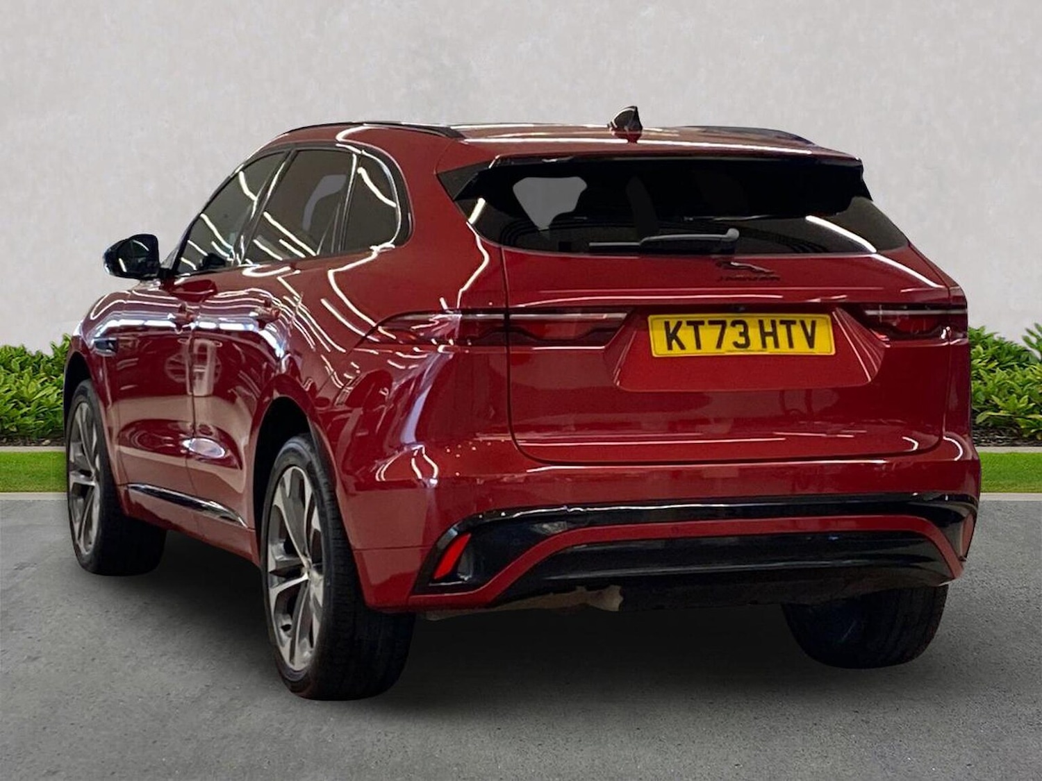 Used Jaguar F-Pace 2023 for sale - 76832042: Photo 2