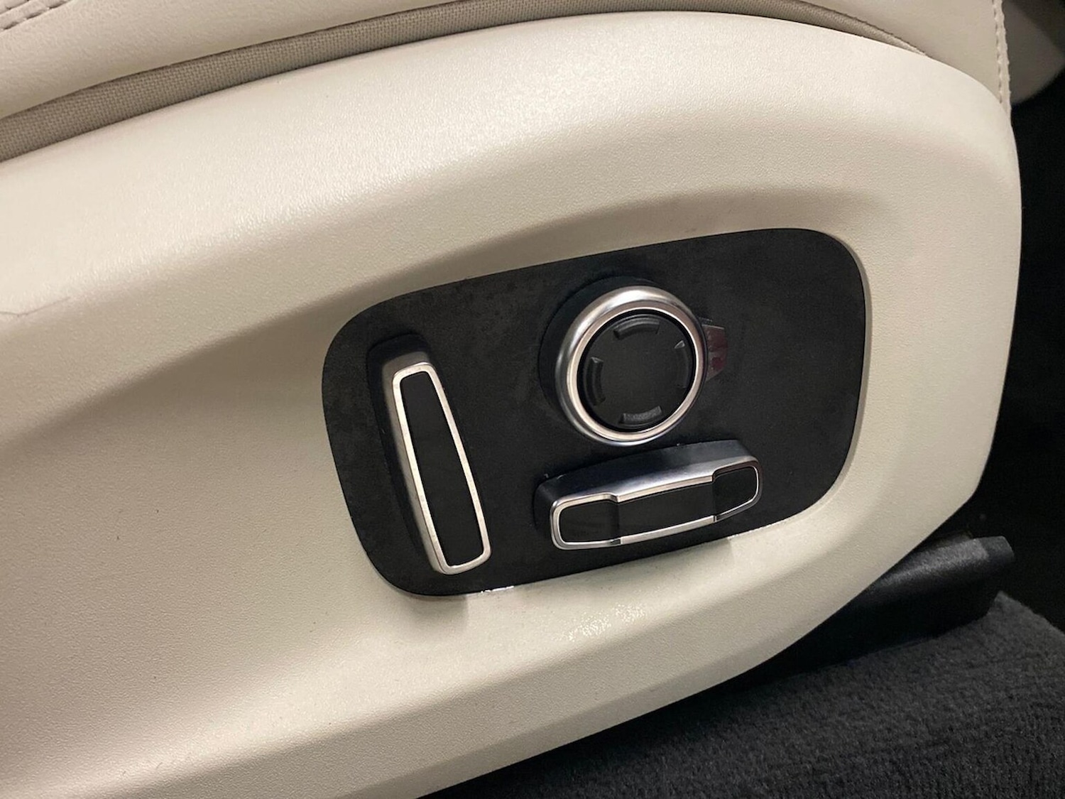 Used Jaguar F-Pace 2023 for sale - 76832042: Photo 30