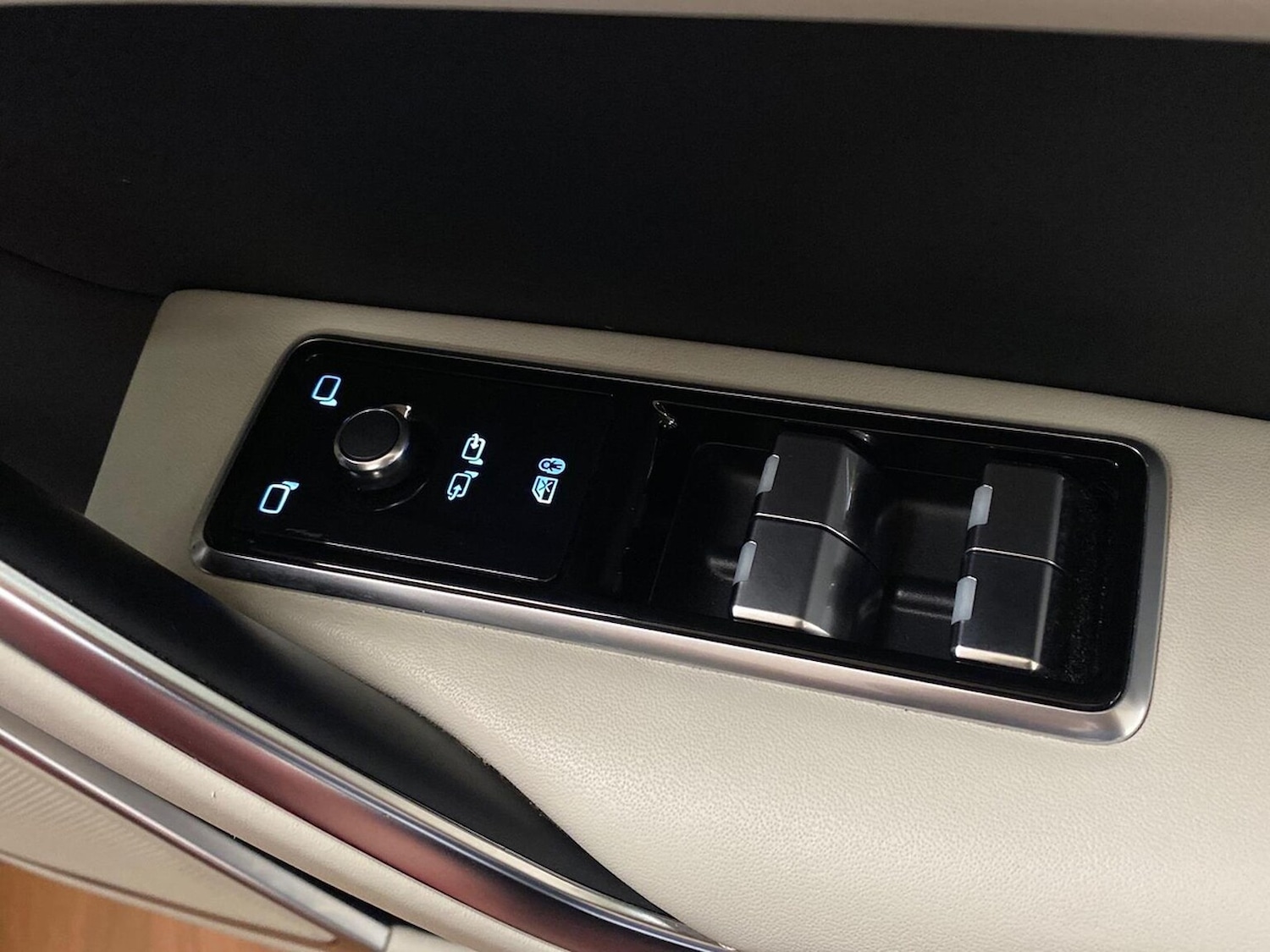 Used Jaguar F-Pace 2023 for sale - 76832042: Photo 32