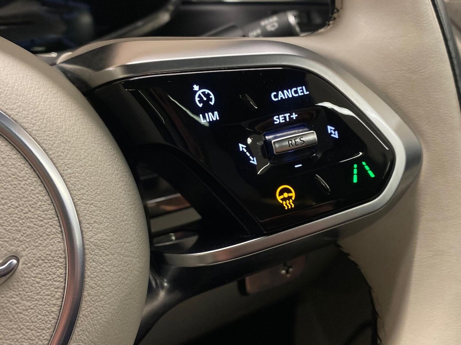 Used Jaguar F-Pace 2023 for sale - 76832042: Photo 33