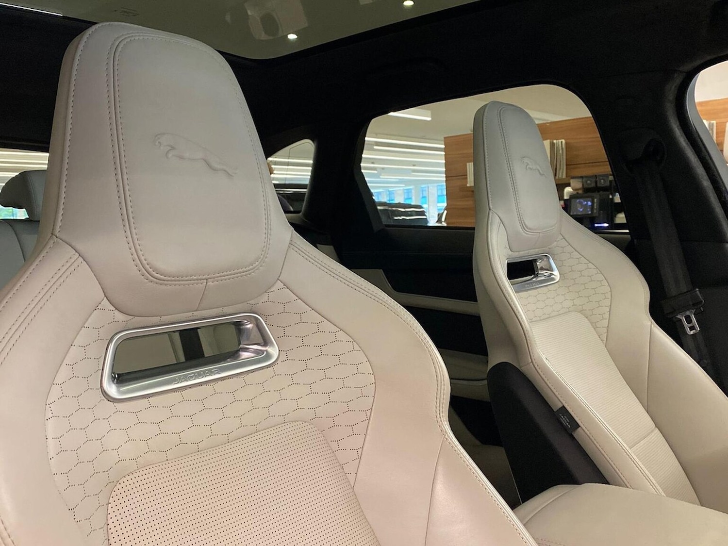 Used Jaguar F-Pace 2023 for sale - 76832042: Photo 40