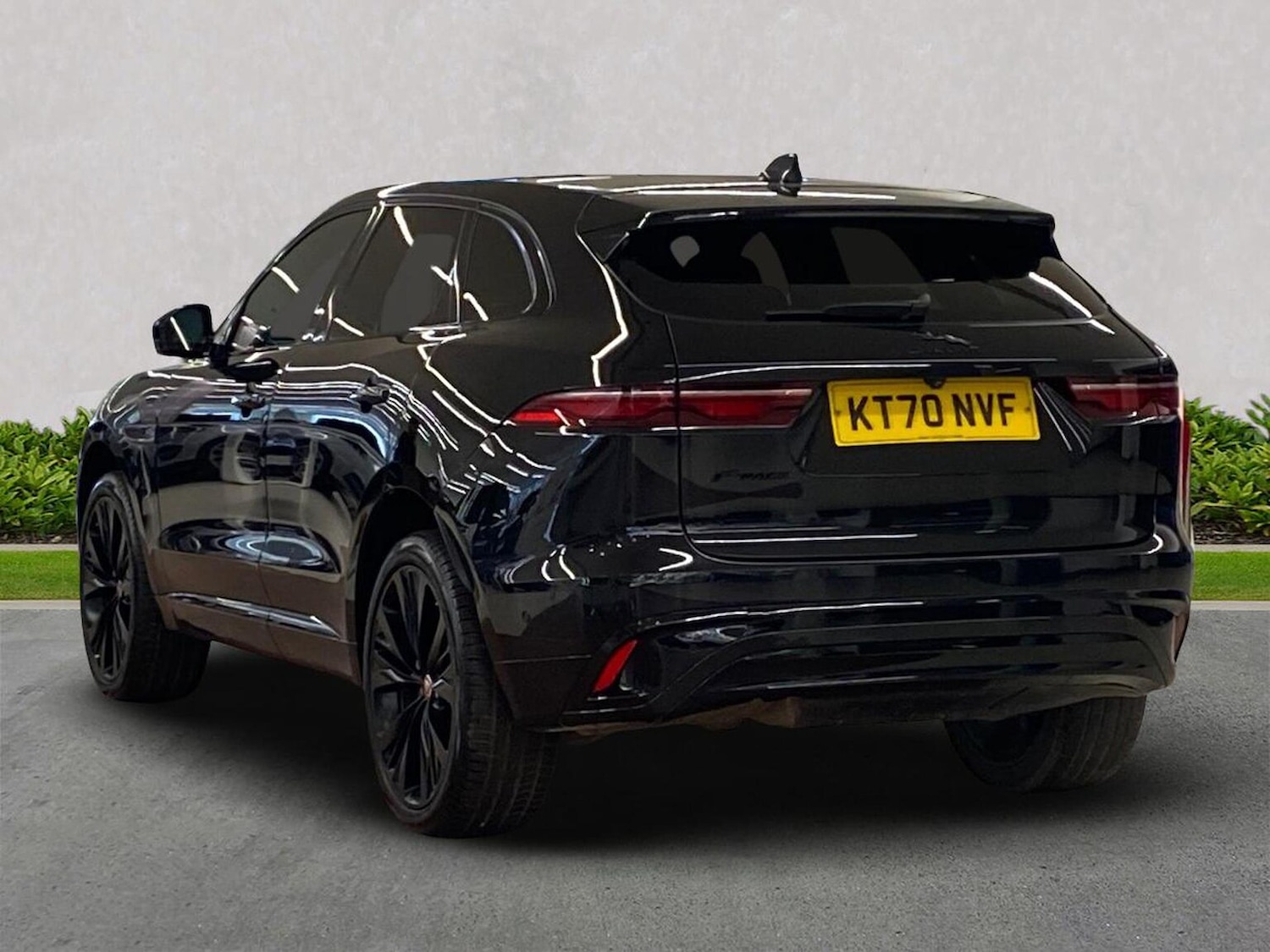 Used Jaguar F-Pace 2021 for sale - 76651230: Photo 2