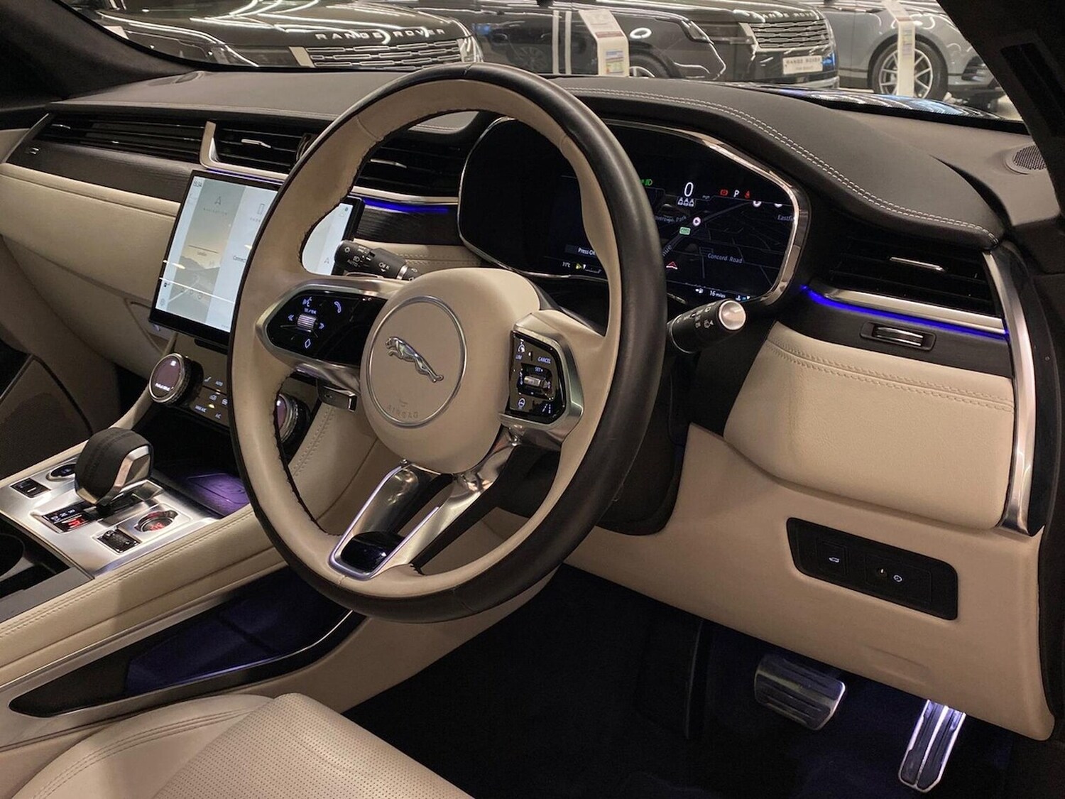 Used Jaguar F-Pace 2023 for sale - 77845294: Photo 31