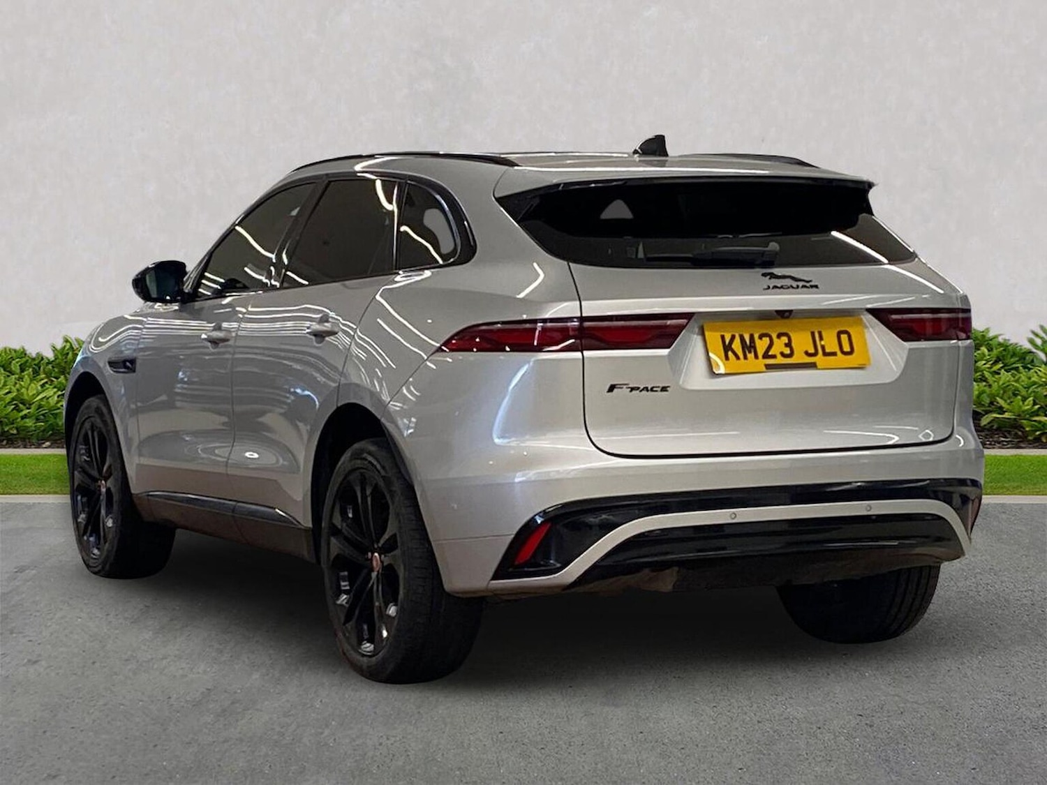 Used Jaguar F-Pace 2023 for sale - 76832043: Photo 2