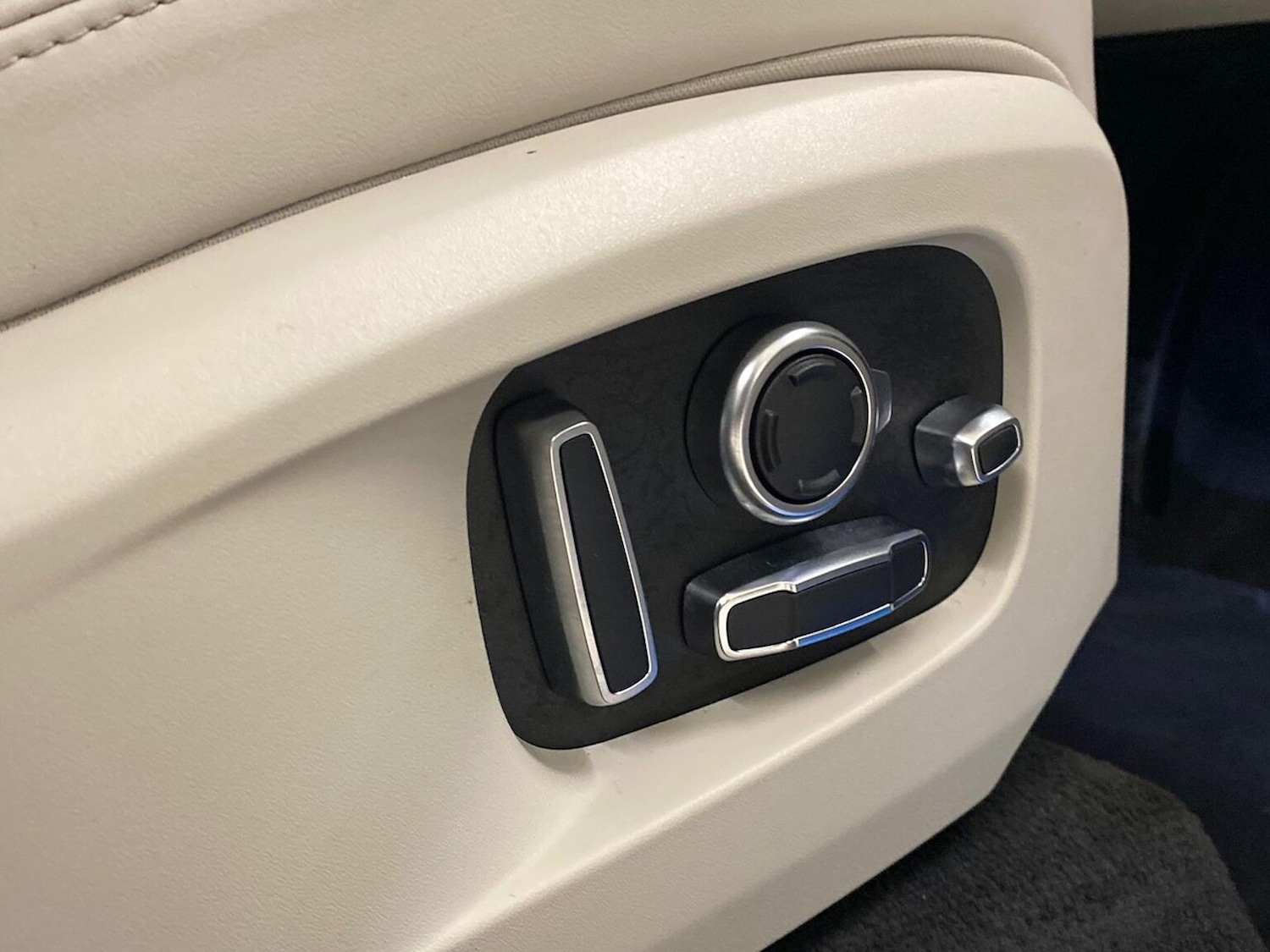 Used Jaguar F-Pace 2023 for sale - 77085477: Photo 30