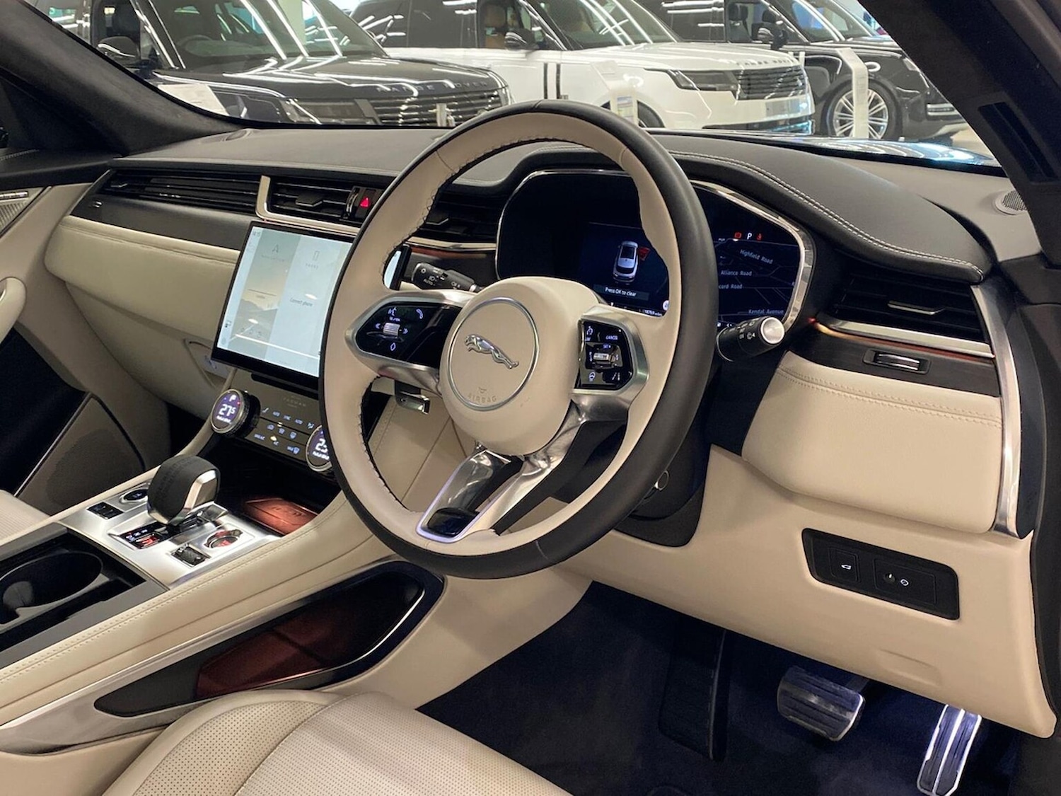 Used Jaguar F-Pace 2023 for sale - 77085477: Photo 31