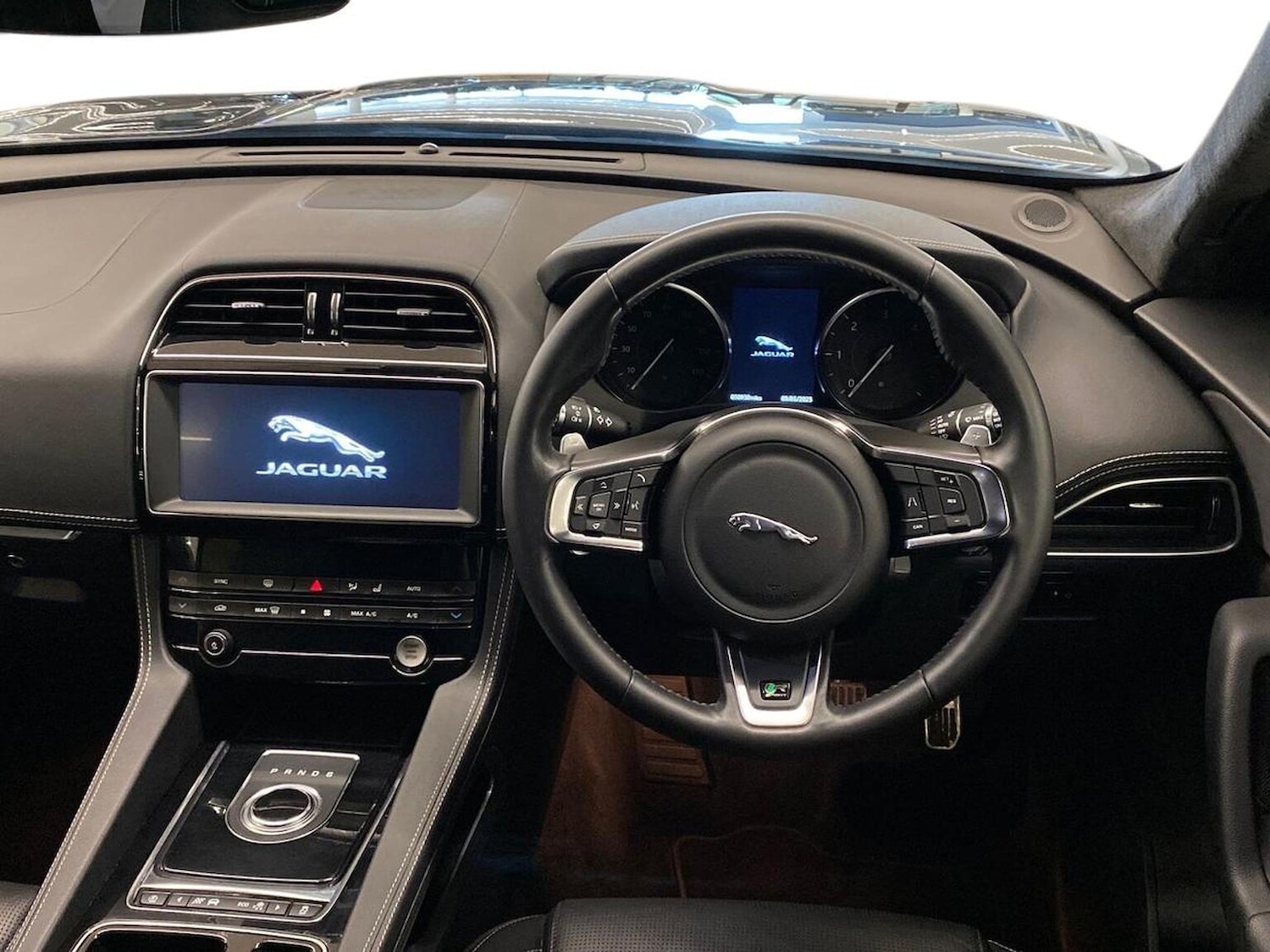 Used Jaguar F-Pace 2018 for sale - 76655875: Photo 15