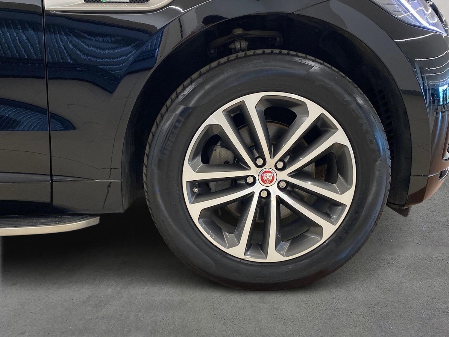 Used Jaguar F-Pace 2018 for sale - 76655875: Photo 8