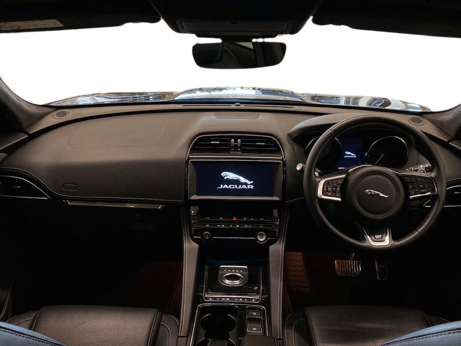 Used Jaguar F-Pace 2018 for sale - 76655875: Photo 9