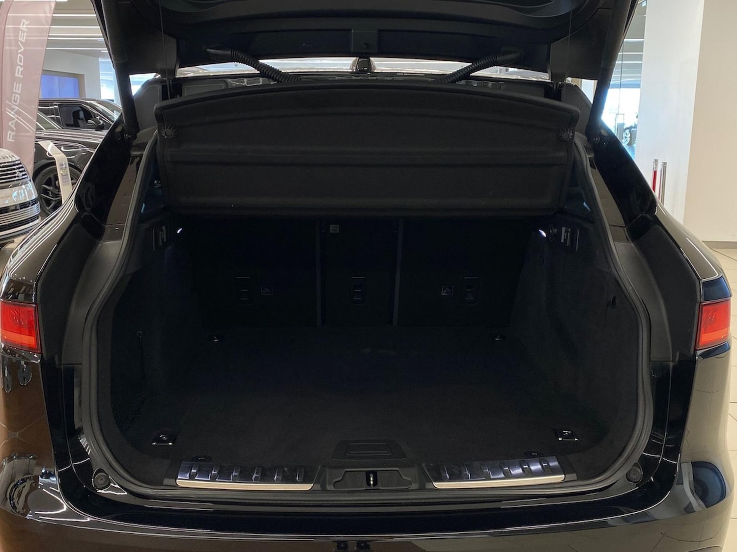 Used Jaguar F-Pace 2018 for sale - 76763443: Photo 10