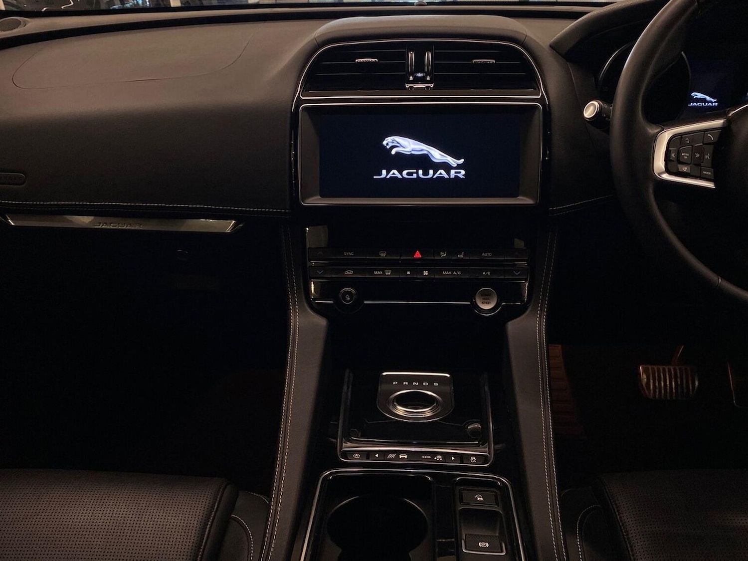 Used Jaguar F-Pace 2018 for sale - 76763443: Photo 14