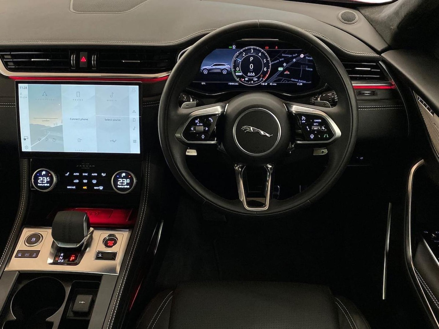 Used Jaguar F-Pace 2023 for sale - 76536651: Photo 15