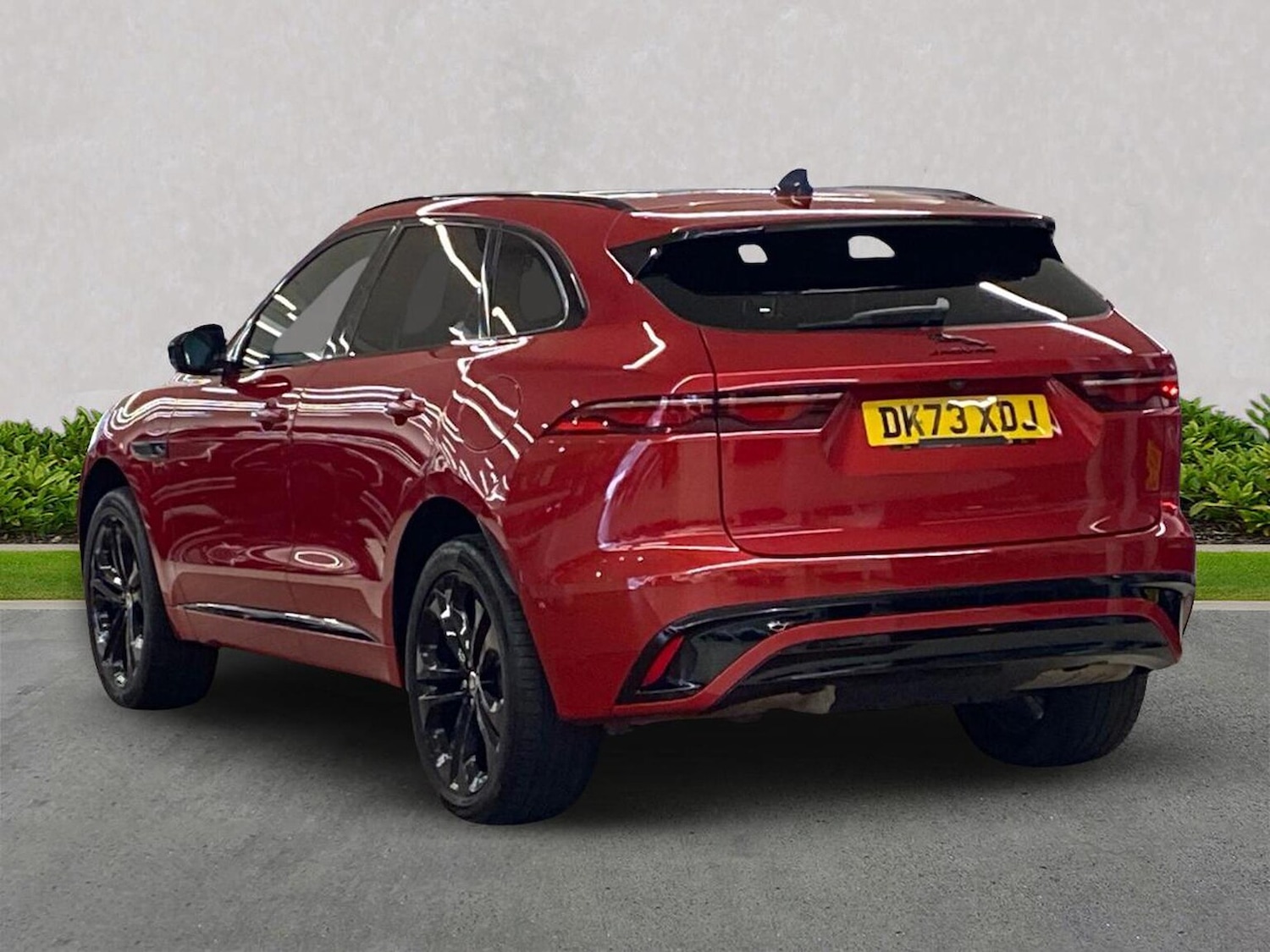 Used Jaguar F-Pace 2023 for sale - 76536651: Photo 2