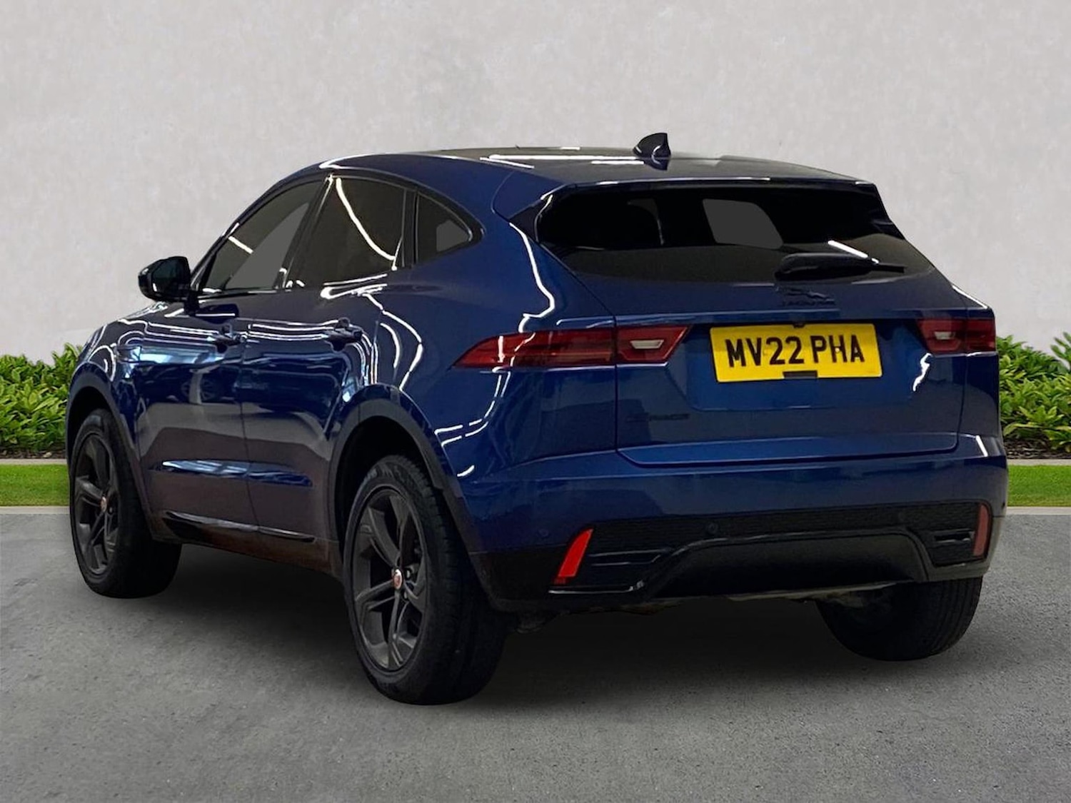 Used Jaguar E-Pace 2022 for sale - 76357885: Photo 2