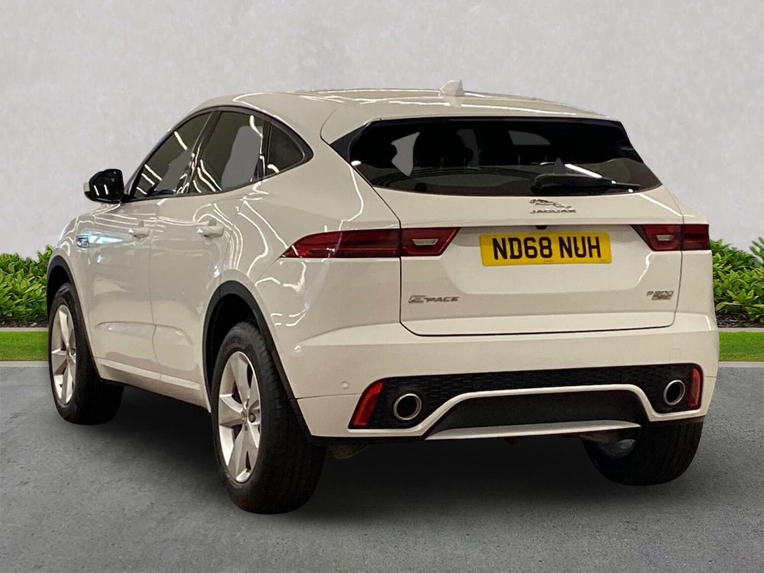 Used Jaguar E-Pace 2018 for sale - 76735524: Photo 2