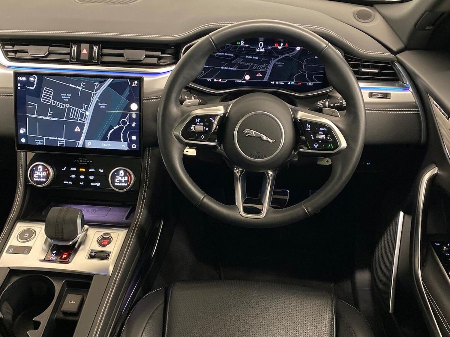 Used Jaguar F-Pace 2023 for sale - 76164947: Photo 15