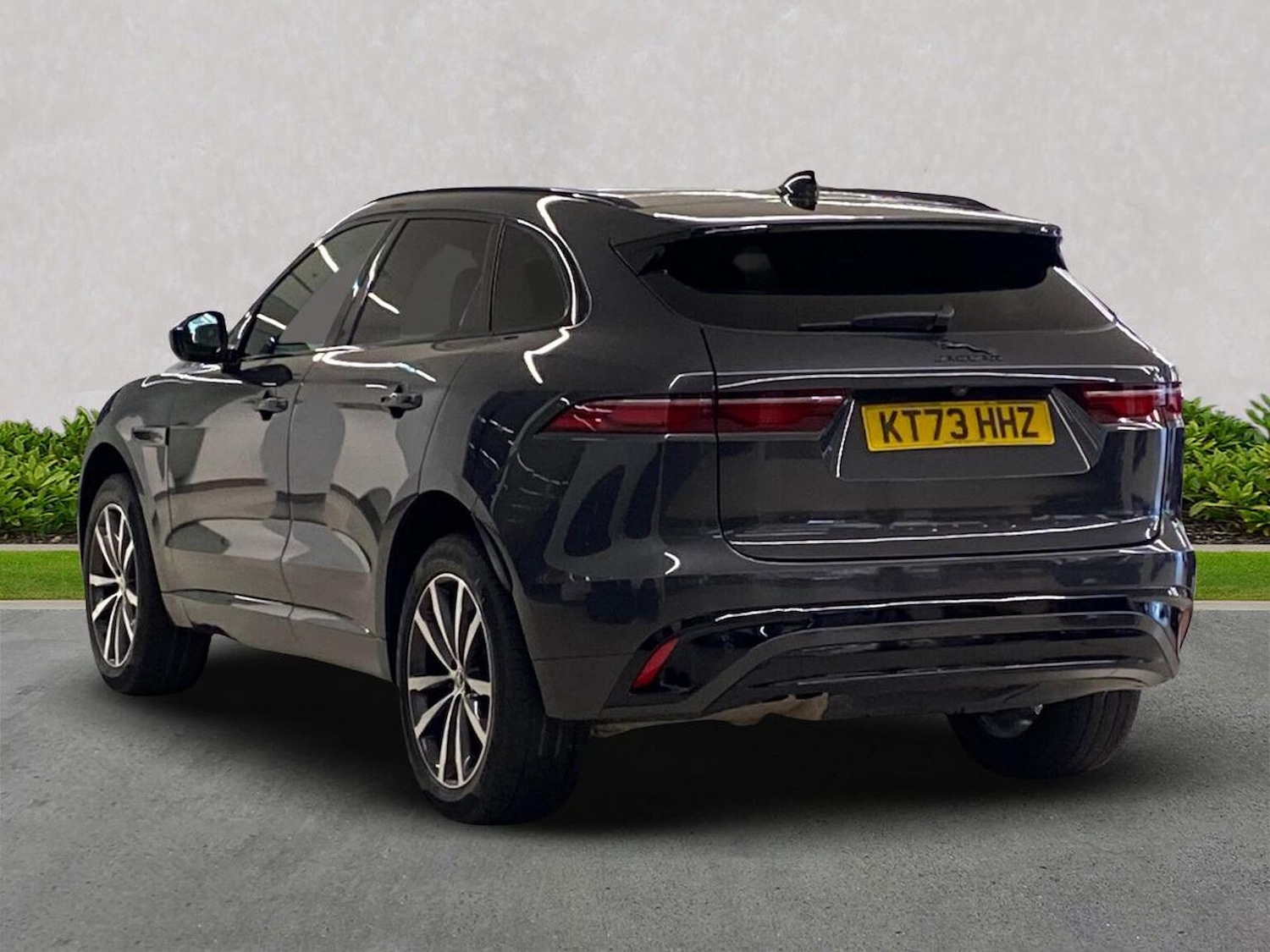 Used Jaguar F-Pace 2023 for sale - 76164947: Photo 2
