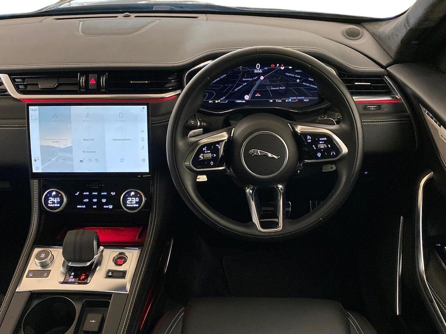 Used Jaguar F-Pace 2023 for sale - 76918983: Photo 15