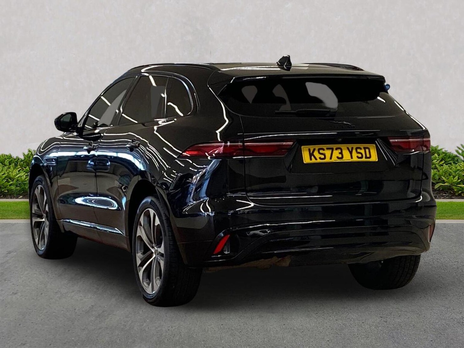 Used Jaguar F-Pace 2023 for sale - 76918983: Photo 2