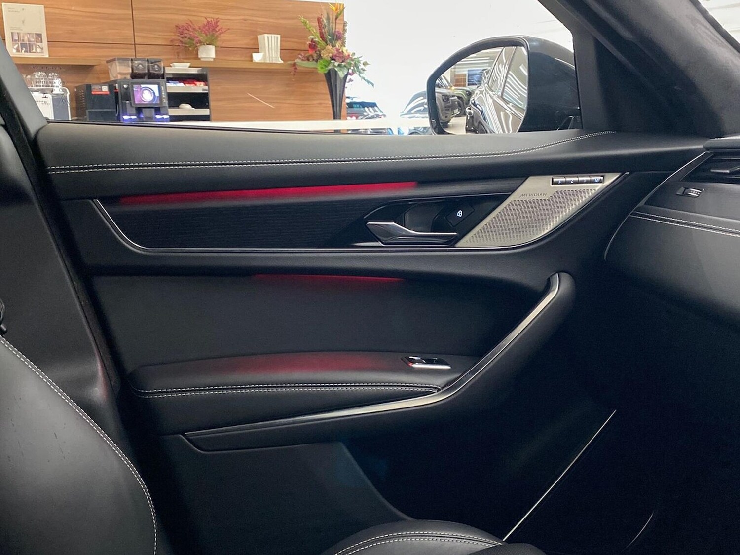 Used Jaguar F-Pace 2023 for sale - 76918983: Photo 38