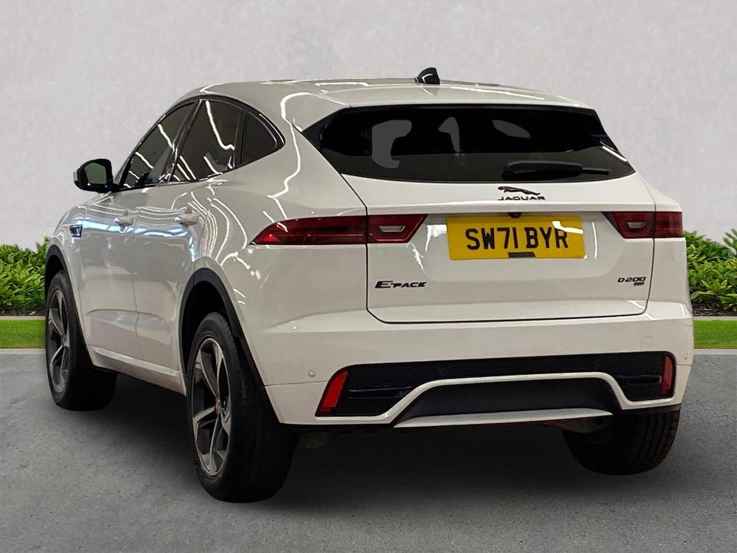 Used Jaguar E-Pace 2021 for sale - 76924621: Photo 2