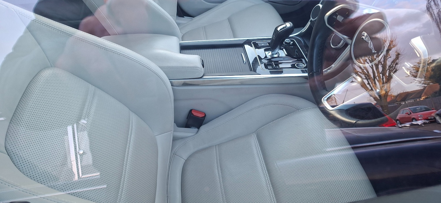 Used Jaguar XE 2019 for sale - 77885508: Photo 2