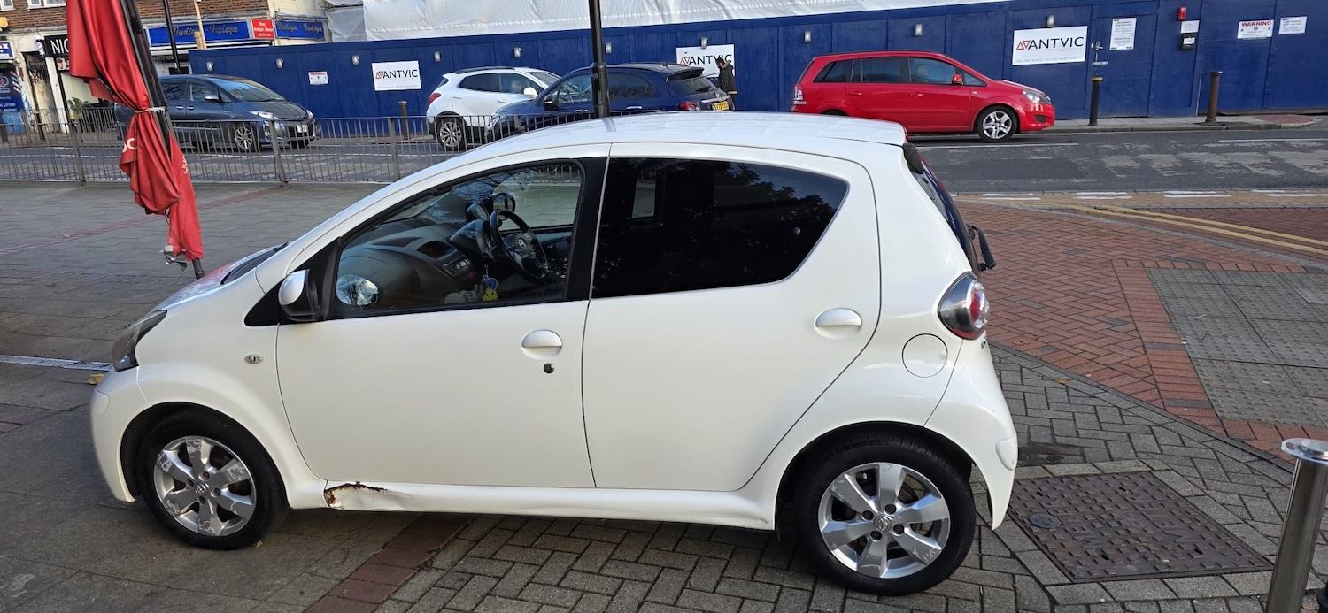 Used Toyota AYGO 2013 for sale - 76905207: Photo 2