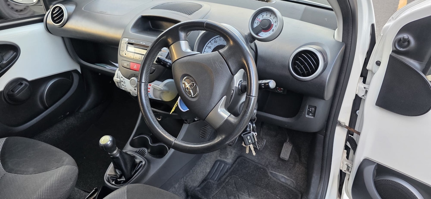 Used Toyota AYGO 2013 for sale - 76905207: Photo 9