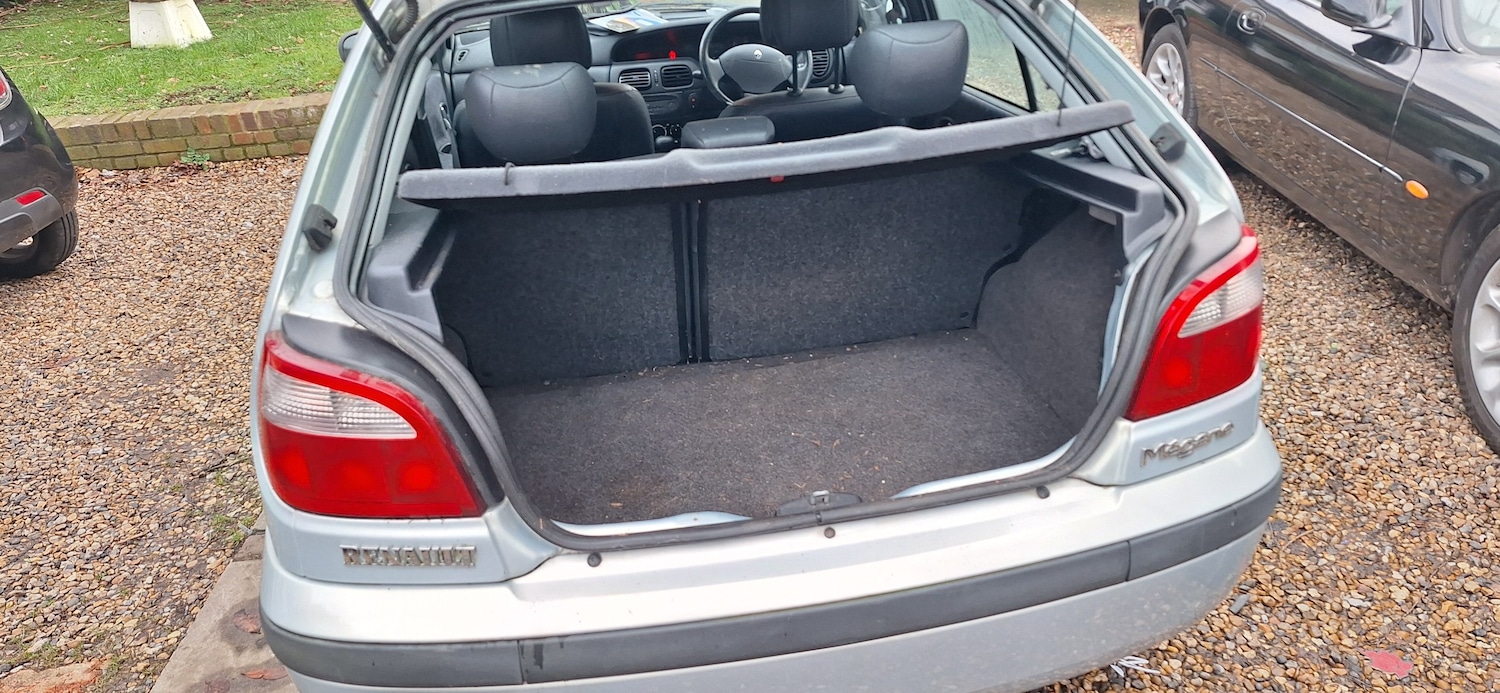 Used Renault Megane 2002 for sale - 77249437: Photo 10