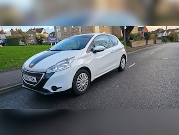 Used Peugeot 208 2015 for sale - 77899036: Photo