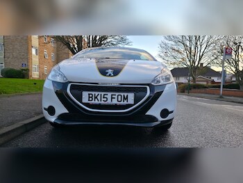 Used Peugeot 208 2015 for sale - 77899036: Photo