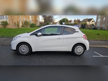 Used Peugeot 208 2015 for sale - 77899036: Photo