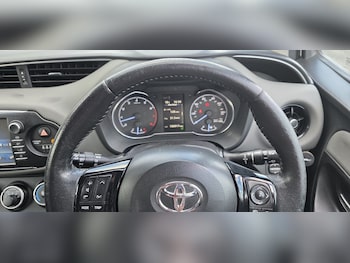 Used Toyota Yaris 2018 for sale - 75974946: Photo