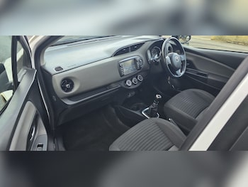 Used Toyota Yaris 2018 for sale - 75974946: Photo