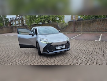 Used Toyota C-HR 2024 for sale - 75566012: Photo
