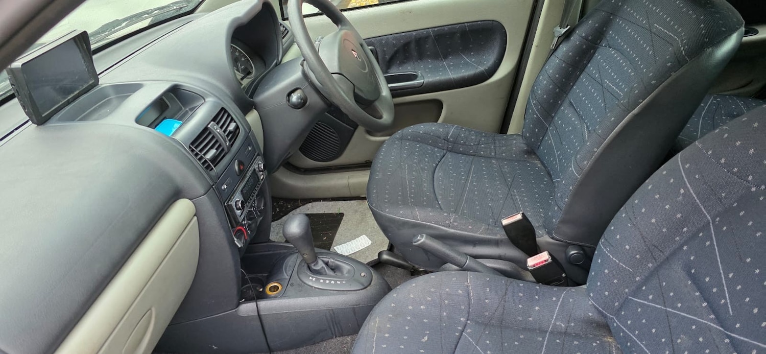 Used Renault Clio 2003 for sale - 76176617: Photo 9