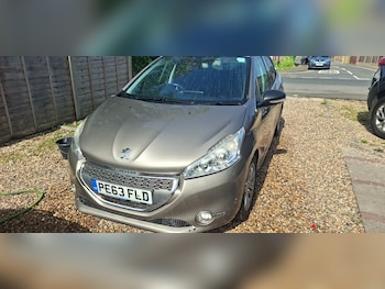 Used Peugeot 208 2013 for sale - 79514352: Photo