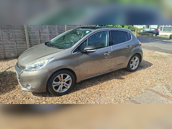 Used Peugeot 208 2013 for sale - 79514352: Photo