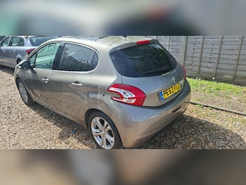 Used Peugeot 208 2013 for sale - 79514352: Photo