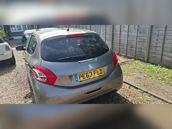 Used Peugeot 208 2013 for sale - 79514352: Photo