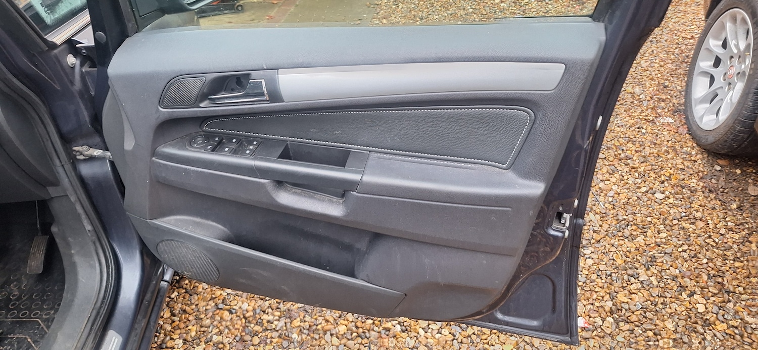 Used Vauxhall Zafira 2010 for sale - 77096100: Photo 16