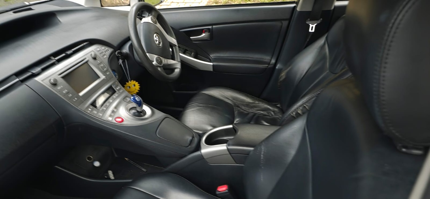 Used Toyota Prius 2015 for sale - 77931753: Photo 4