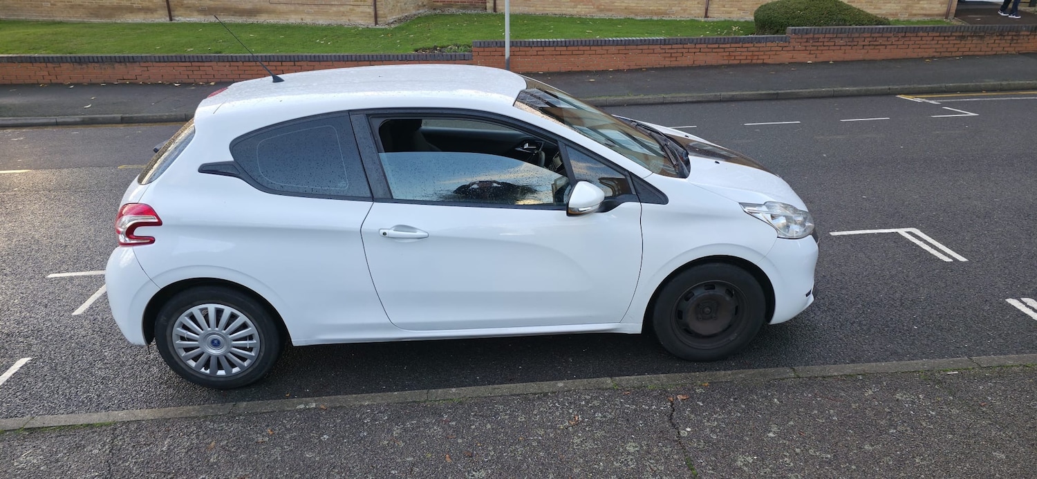 Used Peugeot 208 2015 for sale - 76851361: Photo 17