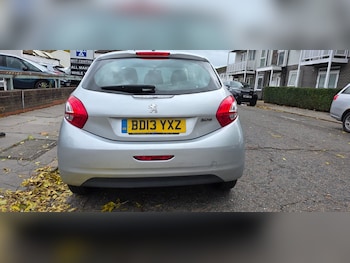 Used Peugeot 208 2013 for sale - 76461953: Photo
