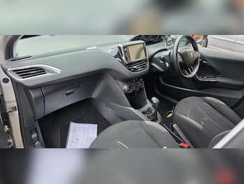 Used Peugeot 208 2013 for sale - 76461953: Photo